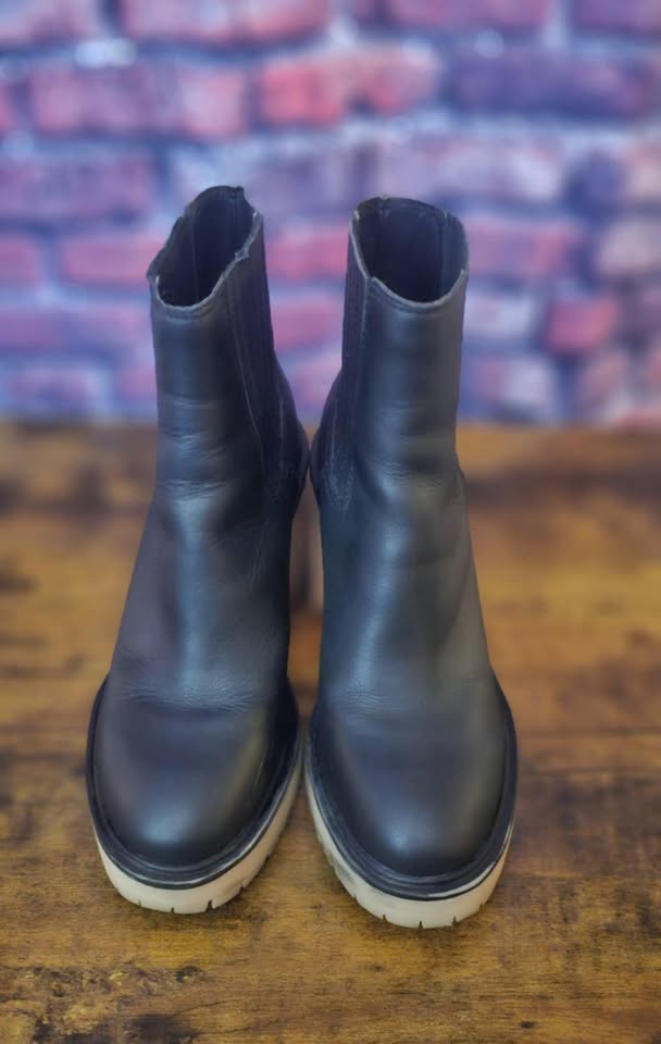 Dolce Vita Black Ankle Boots Size 9 Women Slip-on.