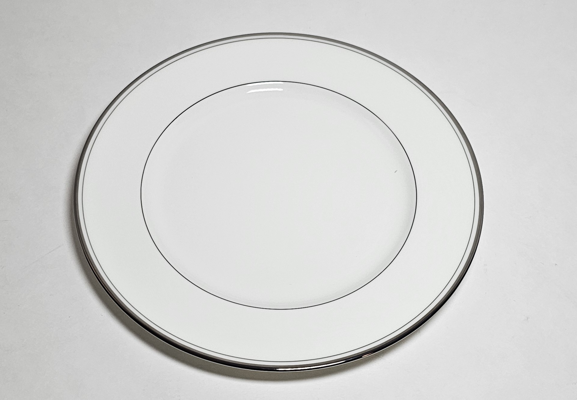Mikasa Bone China Gothic Platinum Salad/Dessert Plates AK018