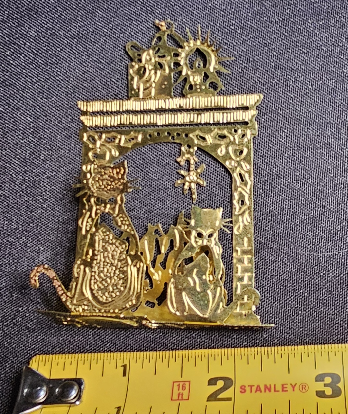 CATS & BURNING FIREPLACE LOGO CHRISTMAS ORNAMENT GREAT FOR ANY COLLECTION!