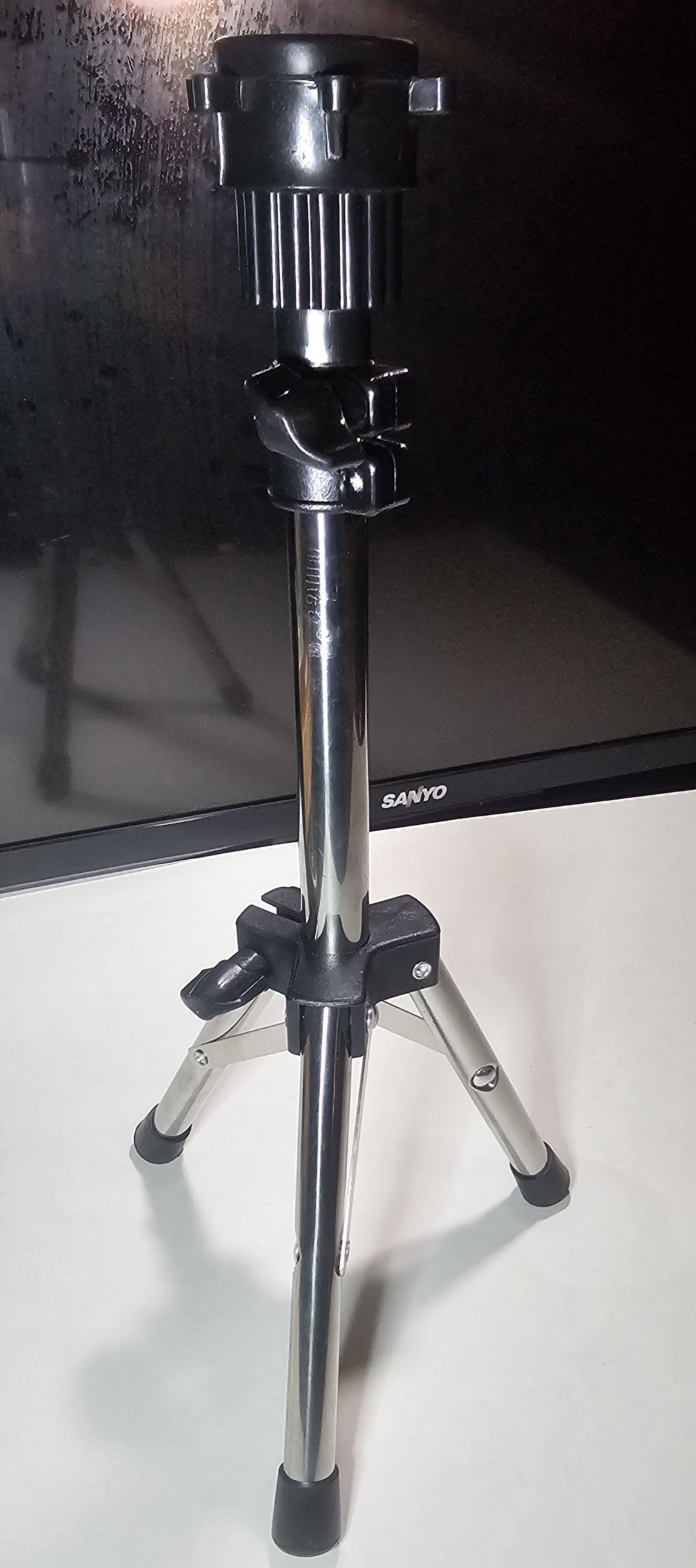 Universal Telescopic Mini Tripod Speaker or Projector Stand
