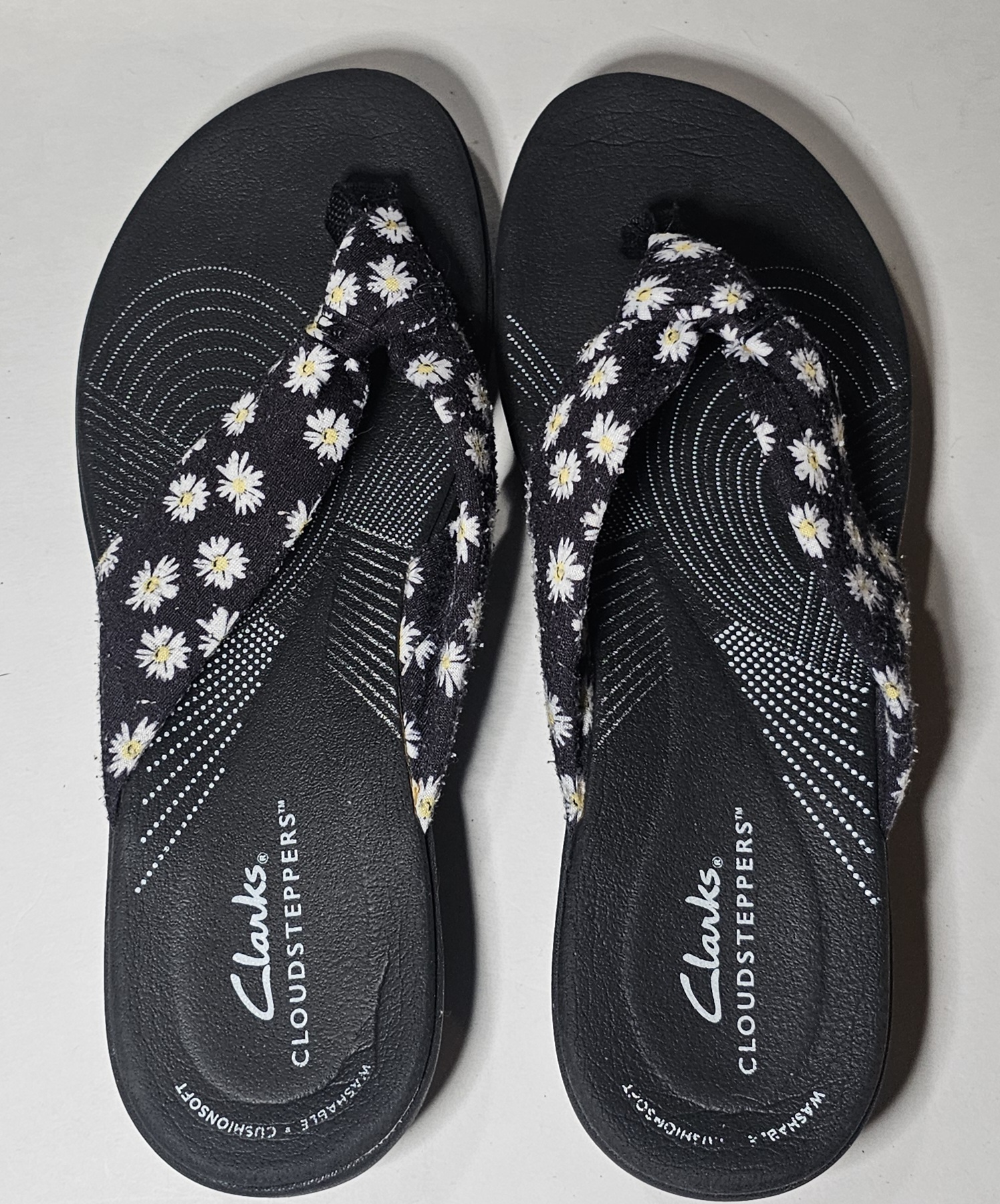 Size 8 Clarks Women's Clarks Arla Glison Black Fabric Flip Flop Sandals Floral