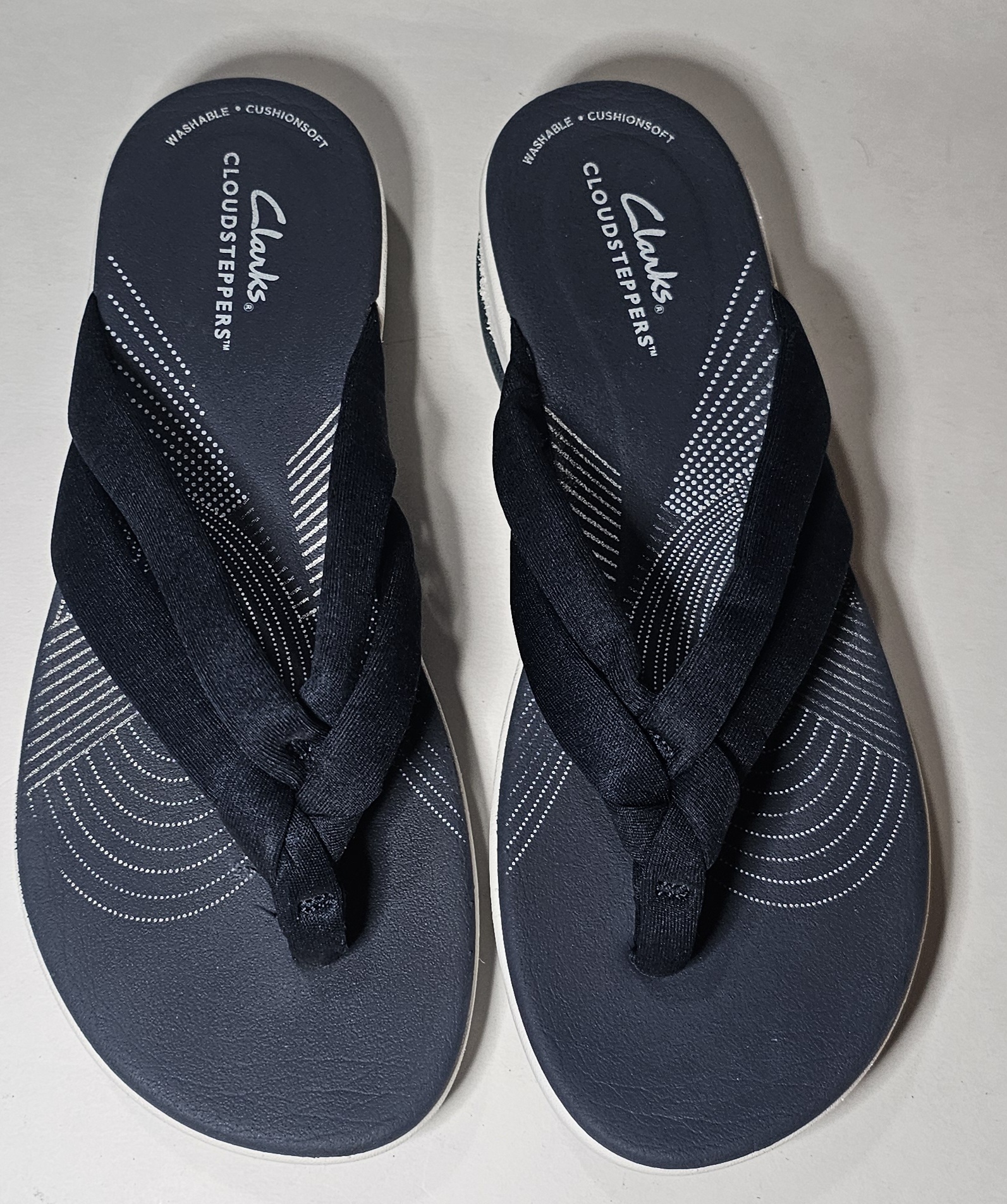 Size 8 Clarks Cloudsteppers Thong Sandals Cushioned Straps Navy